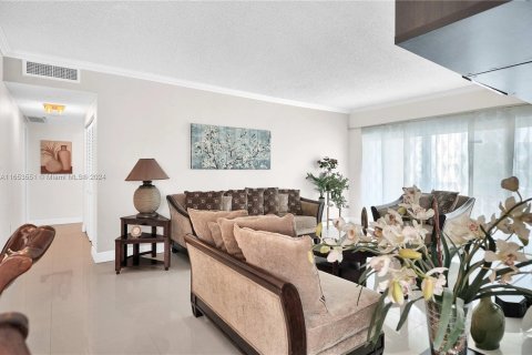 Condo in Sunny Isles Beach, Florida, 2 bedrooms  № 1348653 - photo 19