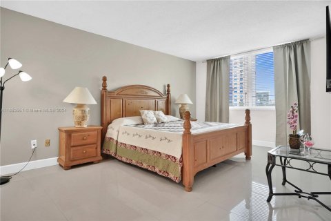 Condo in Sunny Isles Beach, Florida, 2 bedrooms  № 1348653 - photo 22