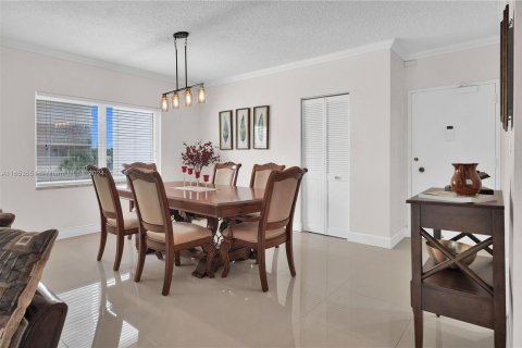 Condo in Sunny Isles Beach, Florida, 2 bedrooms  № 1348653 - photo 16