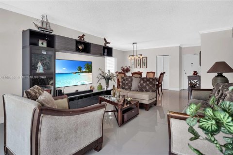 Condo in Sunny Isles Beach, Florida, 2 bedrooms  № 1348653 - photo 21