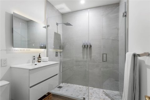 Casa en venta en Miami, Florida, 3 dormitorios, 237.64 m2 № 1419998 - foto 13