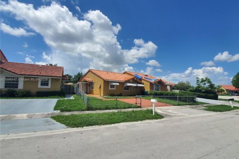 Villa ou maison à vendre à Miami, Floride: 3 chambres, 125.42 m2 № 1075279 - photo 4