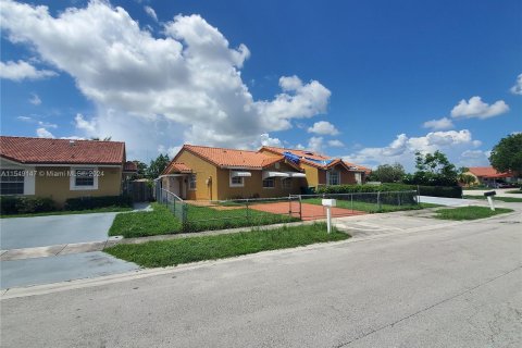 Villa ou maison à vendre à Miami, Floride: 3 chambres, 125.42 m2 № 1075279 - photo 3