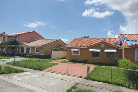Villa ou maison à vendre à Miami, Floride: 3 chambres, 125.42 m2 № 1075279 - photo 1