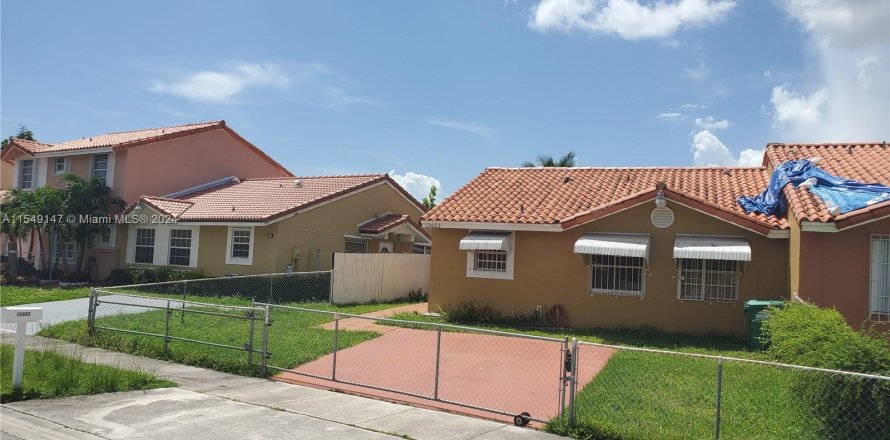 Villa ou maison à Miami, Floride 3 chambres, 125.42 m2 № 1075279
