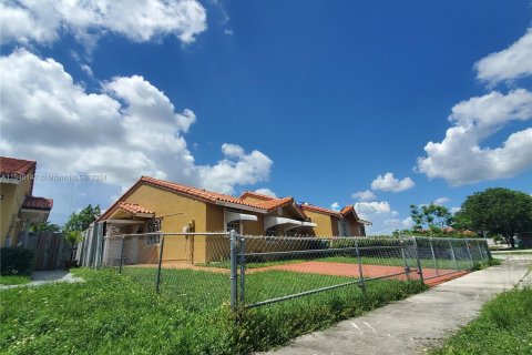 Villa ou maison à vendre à Miami, Floride: 3 chambres, 125.42 m2 № 1075279 - photo 5