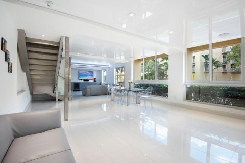 Condominio en venta en Miami Beach, Florida, 6 dormitorios, 390.19 m2 № 1045511 - foto 18