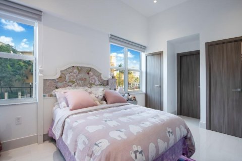Condominio en venta en Miami Beach, Florida, 6 dormitorios, 390.19 m2 № 1045511 - foto 4
