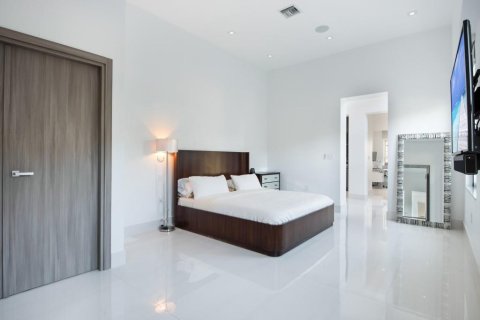 Condominio en venta en Miami Beach, Florida, 6 dormitorios, 390.19 m2 № 1045511 - foto 20