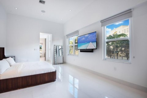 Condominio en venta en Miami Beach, Florida, 6 dormitorios, 390.19 m2 № 1045511 - foto 21