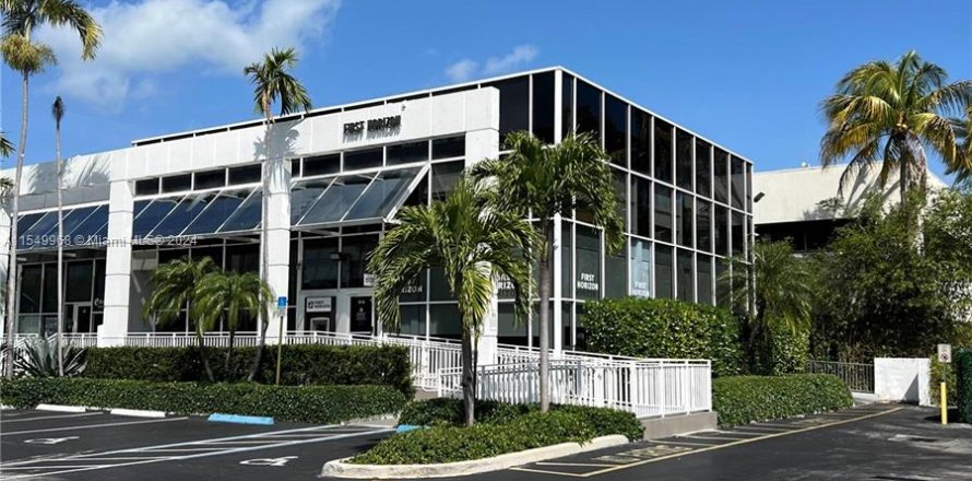 Commercial property in Key Biscayne, Florida № 1065239