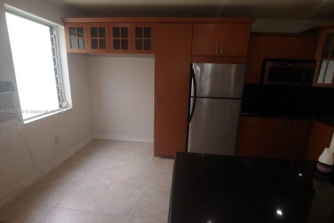 Condo in Miami Beach, Florida, 1 bedroom  № 1076629 - photo 29