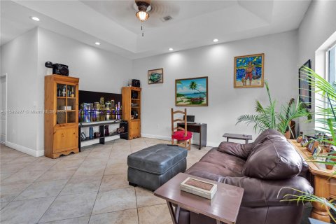 Casa en venta en Miami Springs, Florida, 4 dormitorios, 221.11 m2 № 1184747 - foto 18