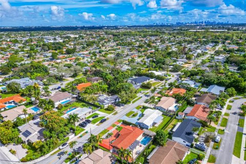 Villa ou maison à vendre à Miami, Floride: 5 chambres, 209.59 m2 № 1401556 - photo 3