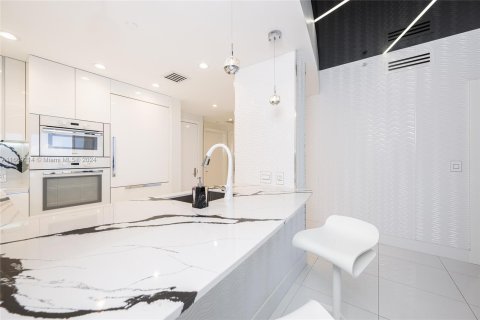 Condo in Sunny Isles Beach, Florida, 1 bedroom  № 1394261 - photo 13