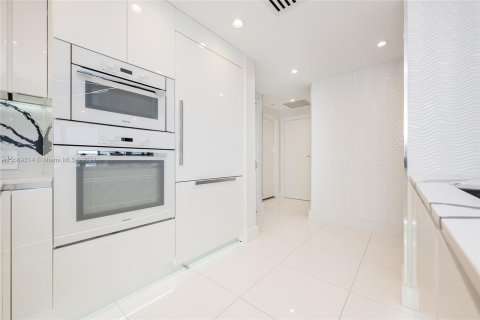 Condo in Sunny Isles Beach, Florida, 1 bedroom  № 1394261 - photo 14