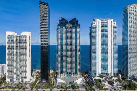 Condo in Sunny Isles Beach, Florida, 1 bedroom  № 1394261 - photo 1