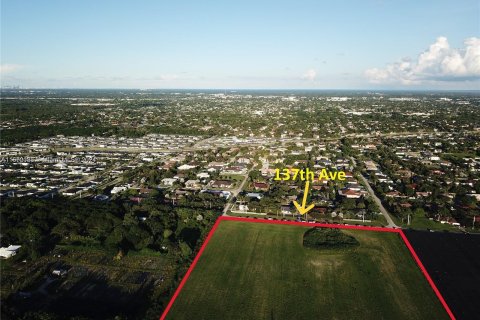 Terreno en venta en South Miami, Florida № 1394302 - foto 3