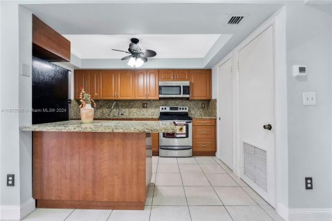 Condominio en venta en Miami, Florida, 1 dormitorio, 99.13 m2 № 1394303 - foto 11