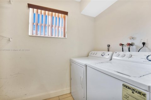 Condo in Miami, Florida, 1 bedroom  № 1394303 - photo 18