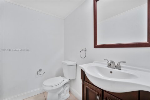 Condo in Miami, Florida, 1 bedroom  № 1394303 - photo 7