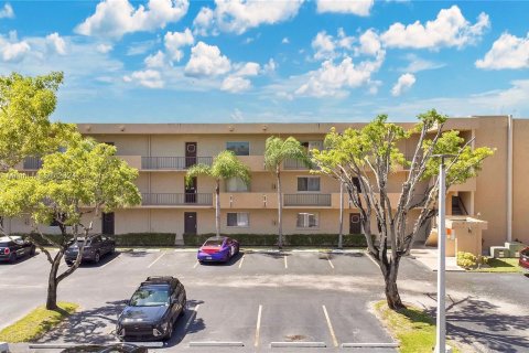 Condo in Miami, Florida, 1 bedroom  № 1394303 - photo 27