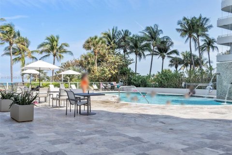 Condominio en venta en Surfside, Florida, 2 dormitorios, 130.99 m2 № 1071776 - foto 4
