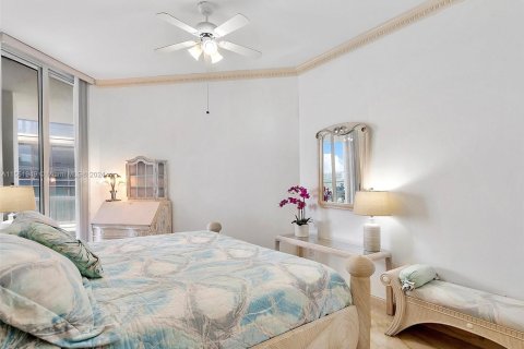 Condominio en venta en Surfside, Florida, 2 dormitorios, 130.99 m2 № 1071776 - foto 20