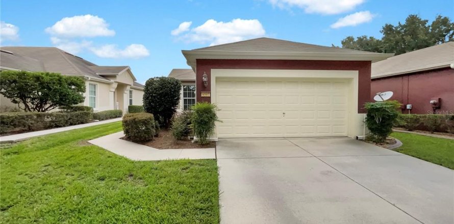 House in Ocala, Florida 2 bedrooms, 144.56 sq.m. № 1300382