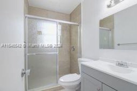 Townhouse in Miami, Florida 3 bedrooms, 128.02 sq.m. № 1329289 - photo 3