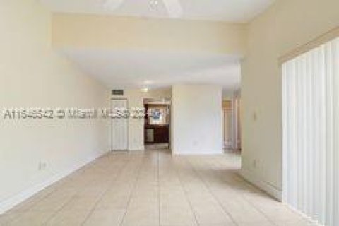 Townhouse in Miami, Florida 3 bedrooms, 128.02 sq.m. № 1329289 - photo 16