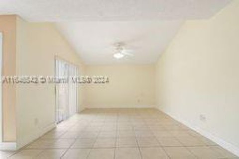 Townhouse in Miami, Florida 3 bedrooms, 128.02 sq.m. № 1329289 - photo 19