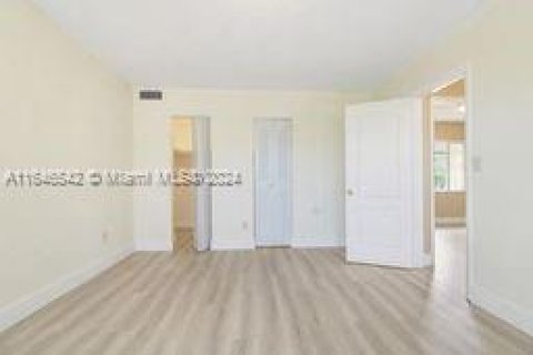 Townhouse in Miami, Florida 3 bedrooms, 128.02 sq.m. № 1329289 - photo 18