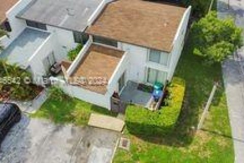 Townhouse in Miami, Florida 3 bedrooms, 128.02 sq.m. № 1329289 - photo 6