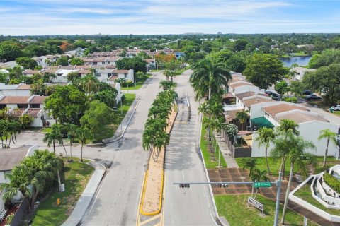 Townhouse in Miami, Florida 3 bedrooms, 128.02 sq.m. № 1329289 - photo 22