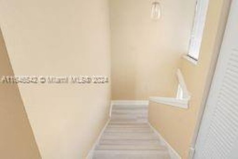 Townhouse in Miami, Florida 3 bedrooms, 128.02 sq.m. № 1329289 - photo 17