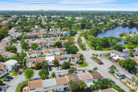 Townhouse in Miami, Florida 3 bedrooms, 128.02 sq.m. № 1329289 - photo 21