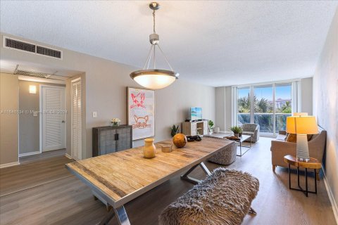 Condo in Sunny Isles Beach, Florida, 1 bedroom  № 1329281 - photo 1