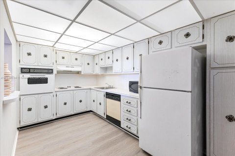 Copropriété à vendre à Sunny Isles Beach, Floride: 1 chambre, 93.37 m2 № 1329281 - photo 15