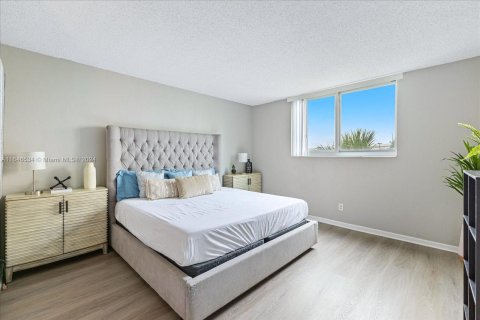 Copropriété à vendre à Sunny Isles Beach, Floride: 1 chambre, 93.37 m2 № 1329281 - photo 8