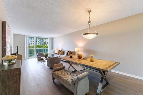 Copropriété à vendre à Sunny Isles Beach, Floride: 1 chambre, 93.37 m2 № 1329281 - photo 2