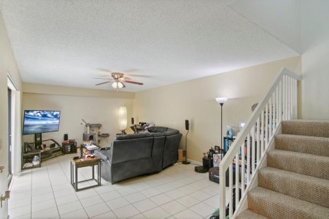 Townhouse in West Palm Beach, Florida 2 bedrooms, 114.83 sq.m. № 1065806 - photo 3