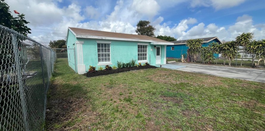 House in Delray Beach, Florida 2 bedrooms, 72 sq.m. № 1047978