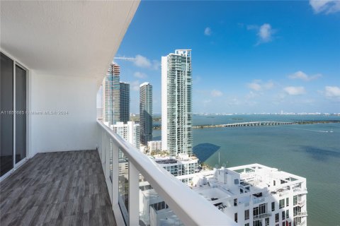 Condo in Miami, Florida, 3 bedrooms  № 1356613 - photo 1