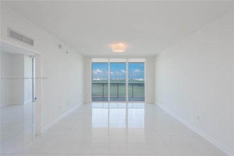 Condominio en alquiler en Miami, Florida, 3 dormitorios, 148.74 m2 № 1356613 - foto 2