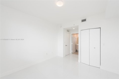 Condominio en alquiler en Miami, Florida, 3 dormitorios, 148.74 m2 № 1356613 - foto 18