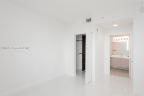 Condo in Miami, Florida, 3 bedrooms  № 1356613 - photo 21