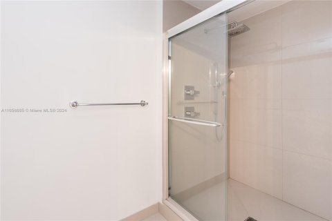 Condo in Miami, Florida, 3 bedrooms  № 1356613 - photo 15