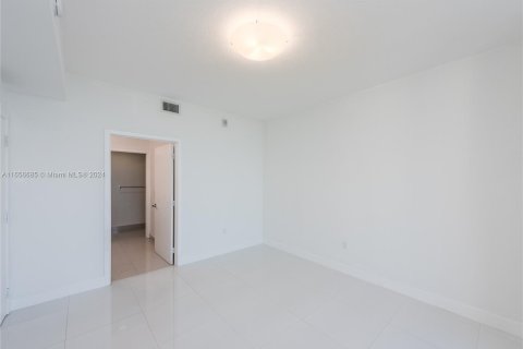 Condo in Miami, Florida, 3 bedrooms  № 1356613 - photo 13