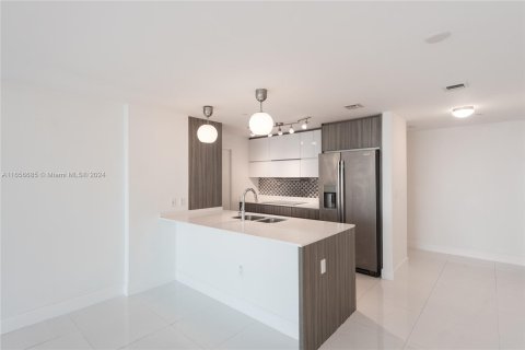 Condominio en alquiler en Miami, Florida, 3 dormitorios, 148.74 m2 № 1356613 - foto 5